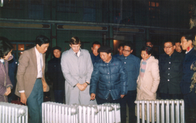  1985年，公司于美國大雷斯科公司簽訂了中國散熱器出口訂單