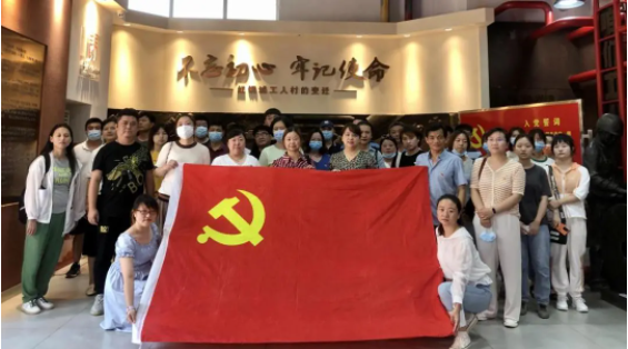 青山市政建设集团组织开展“党的足迹在青山”红色教育活动