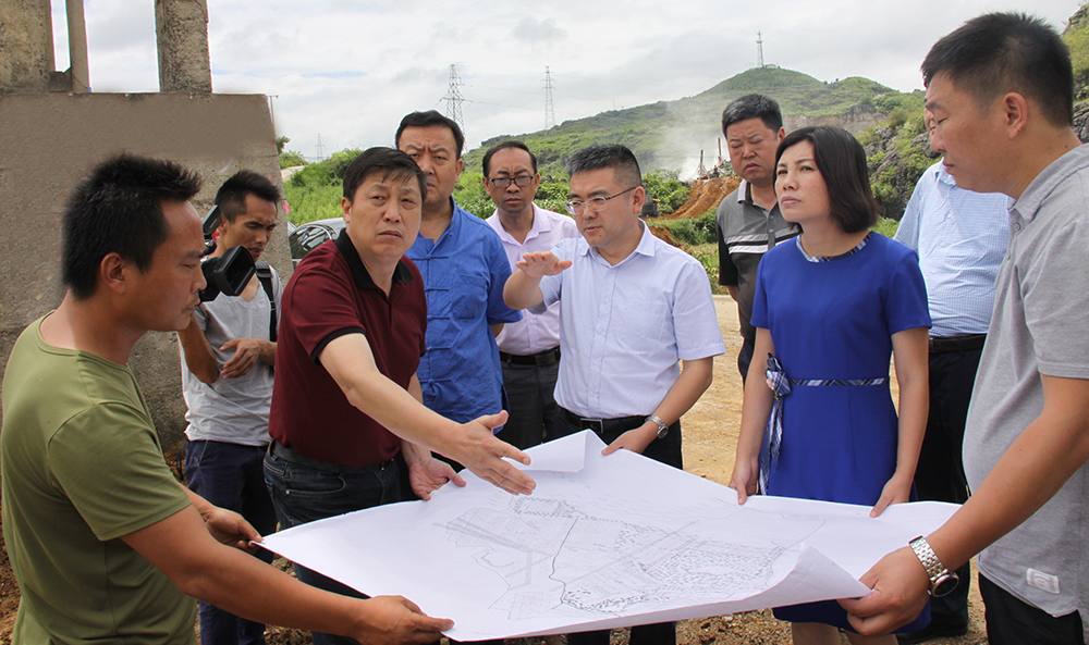 2017年5月18日貴州省科技廳廳長廖飛視察項目建設