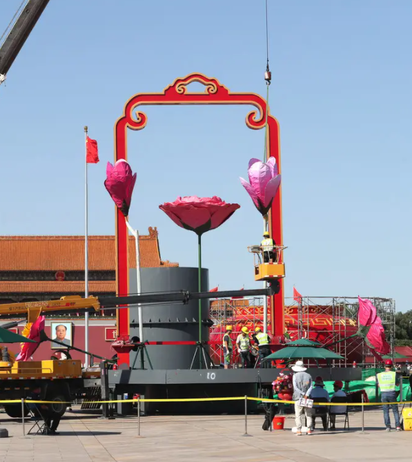 庆国庆，太阳成集团官网登录重工在行动！10吨吊车 12吨吊车统统都有！