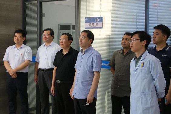 郑州市人大常委会副主任法建强一行调研郑州新世纪材料基因组工程研究院
