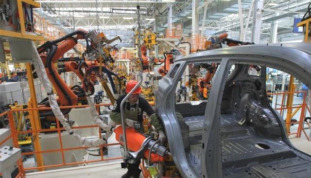 汽車制造現在都在使用機器人，那么它們是如何組裝一輛汽車的？